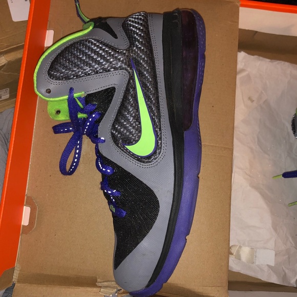 Lebron 9 (GS)💜💚 - Picture 4 of 5